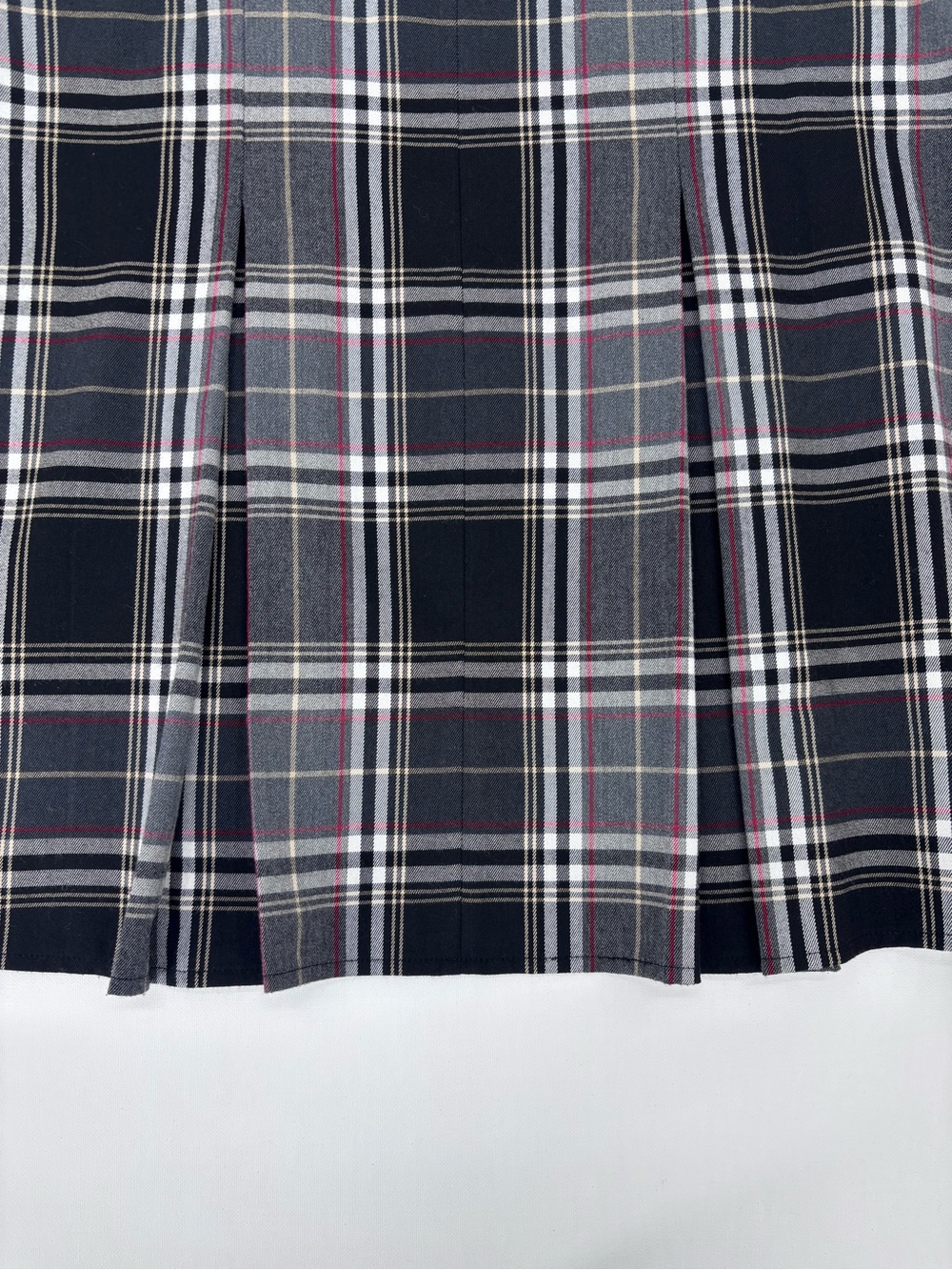 Point Zero Nicole Benisti Black and Gray Plaid Pleated A-Line Mini Skirt, 10 - Picture 6 of 14